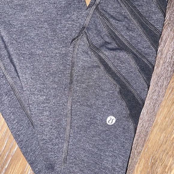 Lululemon Athletica Leggings Size 2 Grey with Mesh Detail - Picture 2 of 7
